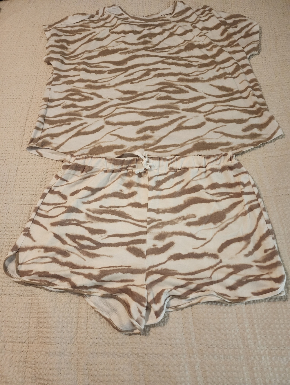 Women's Two-Piece Tiger Stripe Short Set Lounge Set in Cream & Taupe 1X Summer